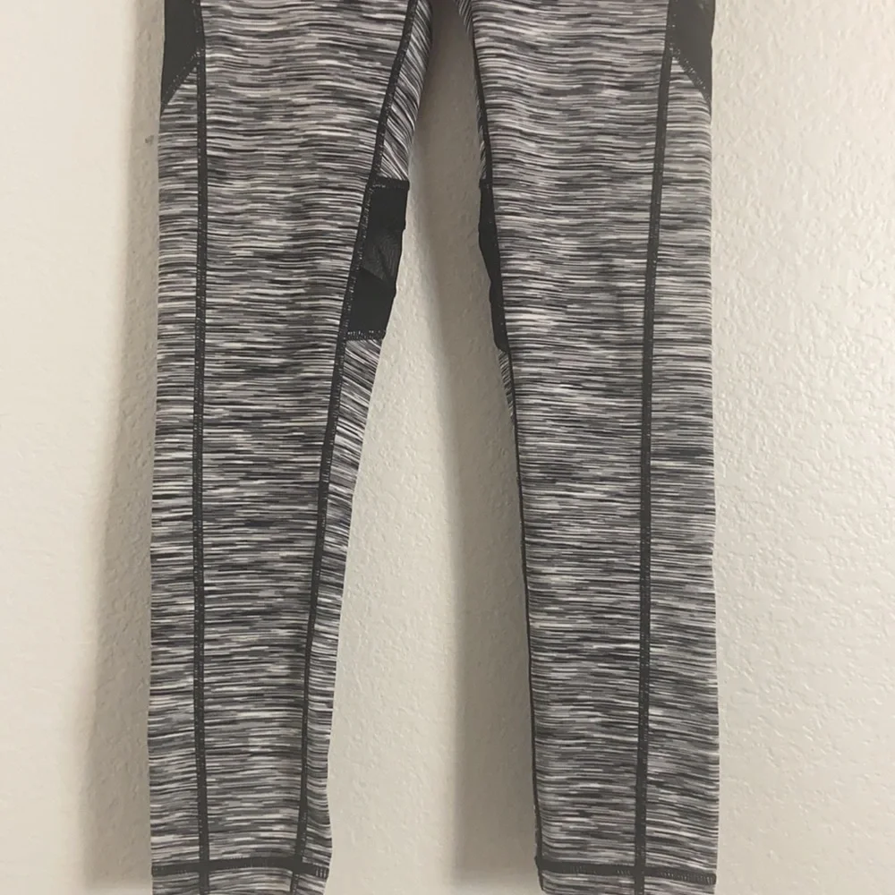 Z by Zella Black and gray leggings - Picture 3 of 11